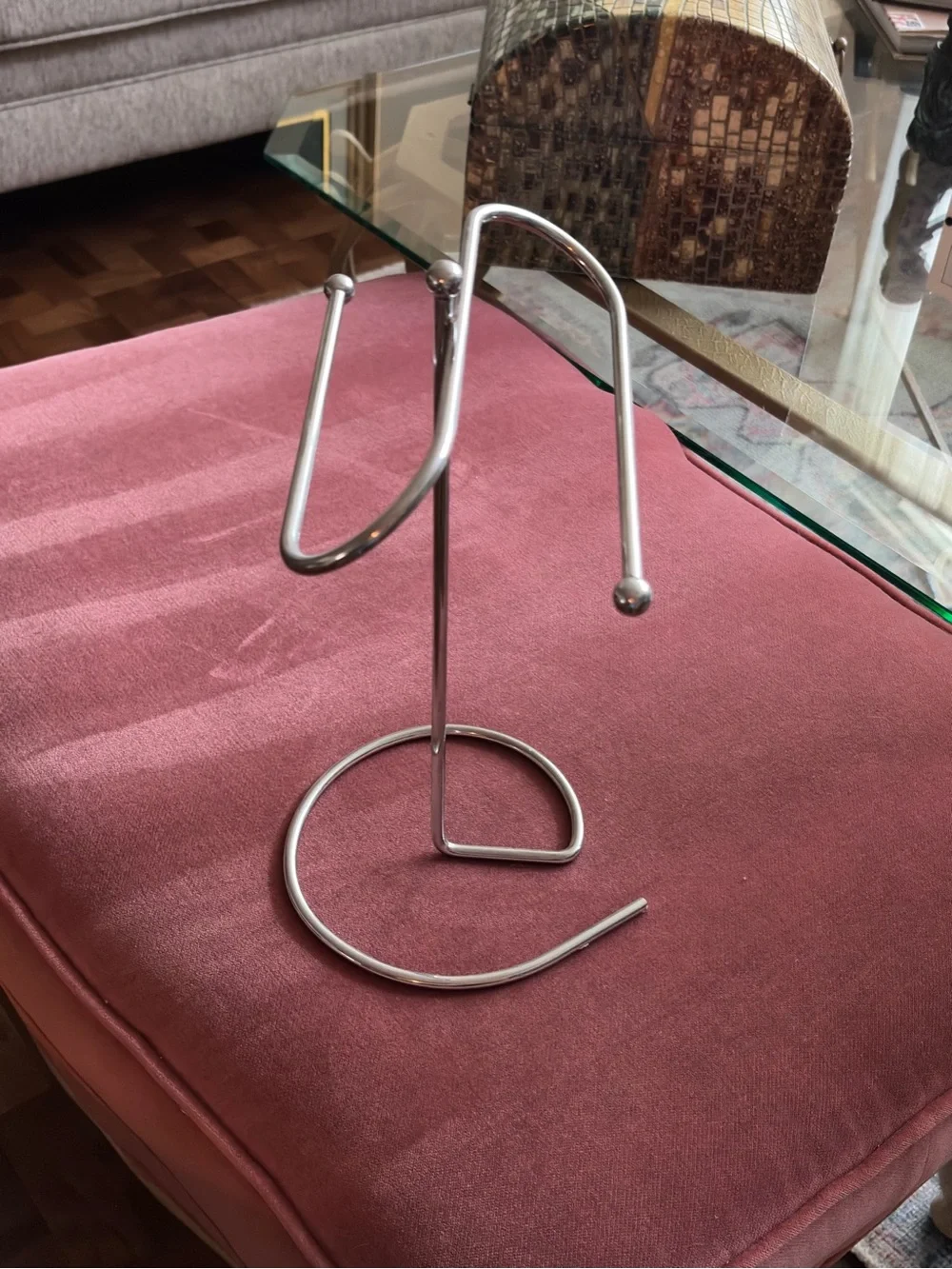 Hand Towel Display Stand in Silver - Unbranded